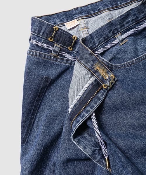 MAISON EUREKA(メゾンエウレカ)の「VINTAGE REWORK BIGGY PANTS- Exclusive(デニムパンツ・レディース・ブラック/ブルー・MEDIUM/SMALL)」の4枚目の写真