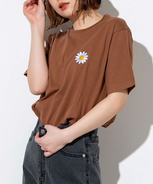 WEGO(ウィゴー)の「WEGO/funnyモチーフ刺繍Tシャツ(Tシャツ/カットソー・レディース・ブラウン/ライトパープル・LARGE/SMALL/MEDIUM)」の2枚目の写真