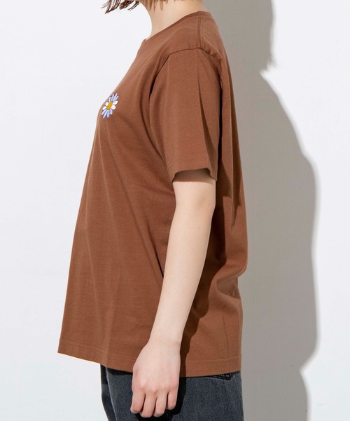 WEGO(ウィゴー)の「WEGO/funnyモチーフ刺繍Tシャツ(Tシャツ/カットソー・レディース・ブラウン/ライトパープル・LARGE/SMALL/MEDIUM)」の11枚目の写真