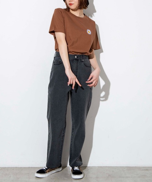 WEGO(ウィゴー)の「WEGO/funnyモチーフ刺繍Tシャツ(Tシャツ/カットソー・レディース・ブラウン/ライトパープル・LARGE/SMALL/MEDIUM)」の6枚目の写真