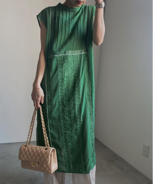 Ameri（アメリ）の「MEDI EMBROIDERY LONG TOP（シャツ/ブラウス・レディース・オフホワイト/グリーン/テラコッタ・FREE）」の19枚目の写真