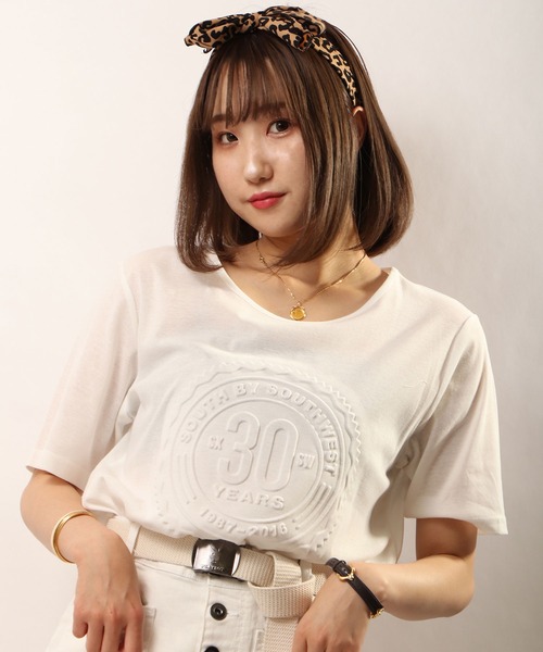 FUNALIVE(ファンアライブ)の「【je crois soi】型押しカットソー(Tシャツ/カットソー・レディース・ブラック/ベージュ/パープル/グレー/ブルー/グリーン/オレンジ/オフホワイト/グレー系その他/ピンク/イエロー/サーモンピンク・FREE)」の2枚目の写真