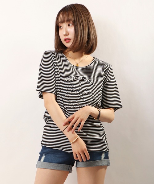 FUNALIVE(ファンアライブ)の「【je crois soi】型押しカットソー(Tシャツ/カットソー・レディース・ブラック/ベージュ/パープル/グレー/ブルー/グリーン/オレンジ/オフホワイト/グレー系その他/ピンク/イエロー/サーモンピンク・FREE)」の3枚目の写真