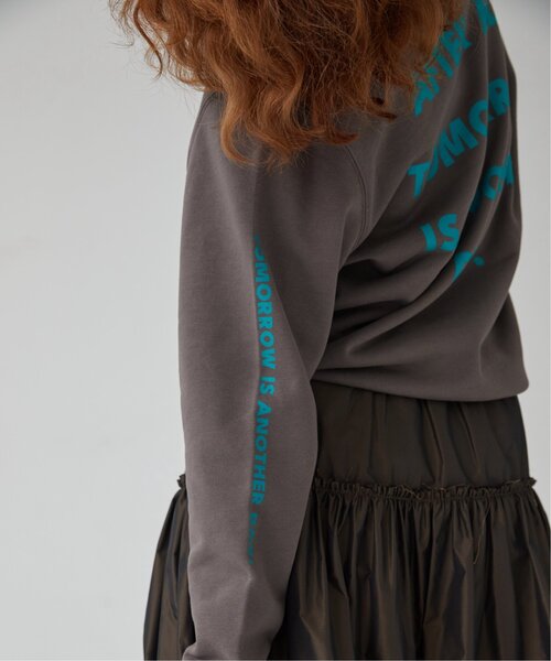 MJUKA.(ミューカ)の「プリントスウェットプルオーバー(Tシャツ/カットソー・レディース・チャコールグレー/ベージュ・FREE)」の13枚目の写真