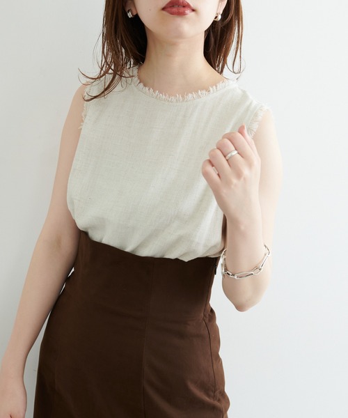 natural couture(ナチュラルクチュール)の「麻混フリンジノースリーブブラウス(シャツ/ブラウス・レディース・ブラック/レッド/アイボリー/イエロー・FREE)」の2枚目の写真