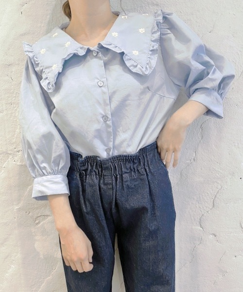 nemne store（ネンネストア）の「お花畑の刺繍衿ブラウス（シャツ/ブラウス・レディース・ベージュ/オフホワイト/ブルー/ミント・フリー）」の4枚目の写真