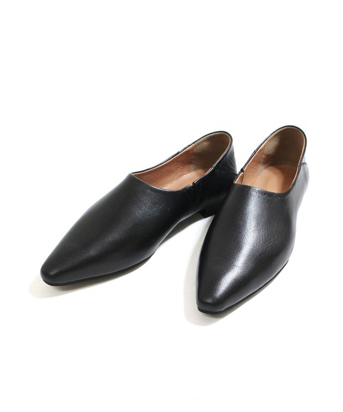 ATELIER BRUGGE(アトリエブルージュ)の「ATELIER BRUGGE / 本革セミポインテッドバブーシュ(パンプス・レディース・ライトグレー/ブラック・23.5cm/24cm/24.5cm/23cm)」の3枚目の写真