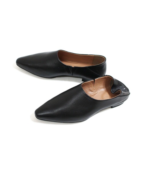 ATELIER BRUGGE(アトリエブルージュ)の「ATELIER BRUGGE / 本革セミポインテッドバブーシュ(パンプス・レディース・ライトグレー/ブラック・23.5cm/24cm/24.5cm/23cm)」の6枚目の写真