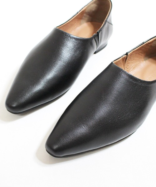 ATELIER BRUGGE(アトリエブルージュ)の「ATELIER BRUGGE / 本革セミポインテッドバブーシュ(パンプス・レディース・ライトグレー/ブラック・23.5cm/24cm/24.5cm/23cm)」の7枚目の写真