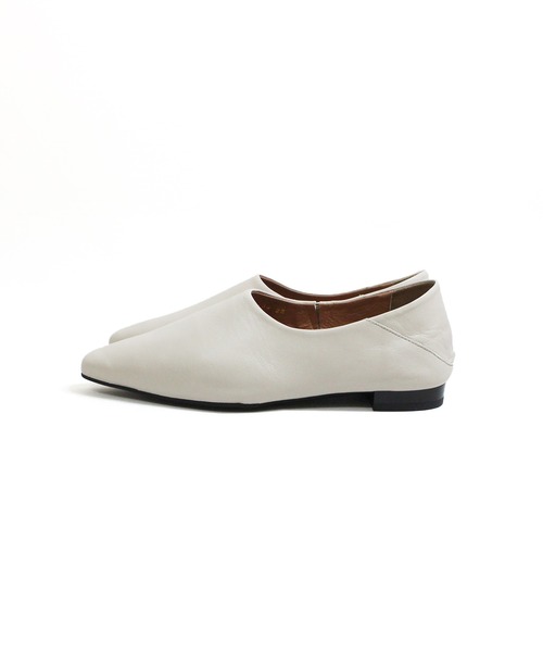 ATELIER BRUGGE(アトリエブルージュ)の「ATELIER BRUGGE / 本革セミポインテッドバブーシュ(パンプス・レディース・ライトグレー/ブラック・23.5cm/24cm/24.5cm/23cm)」の8枚目の写真