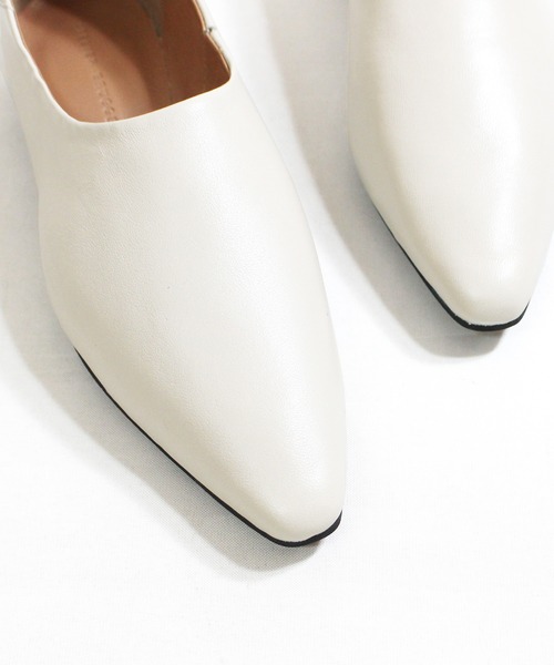 ATELIER BRUGGE(アトリエブルージュ)の「ATELIER BRUGGE / 本革セミポインテッドバブーシュ(パンプス・レディース・ライトグレー/ブラック・23.5cm/24cm/24.5cm/23cm)」の11枚目の写真