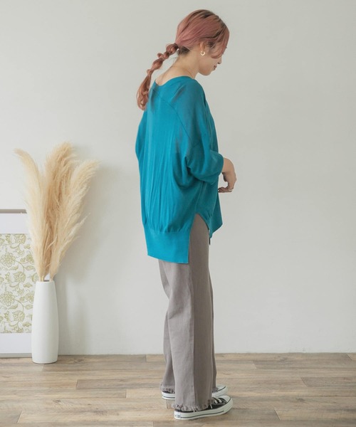 ITEMS URBANRESEARCH（アイテムズ アーバンリサーチ）の「Vネックルーズカーディガン（カーディガン/ボレロ・レディース・ベージュ/ブラウン/ネイビー/ブルー系その他・FREE）」の8枚目の写真