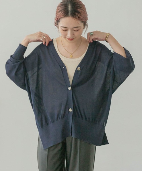 ITEMS URBANRESEARCH（アイテムズ アーバンリサーチ）の「Vネックルーズカーディガン（カーディガン/ボレロ・レディース・ベージュ/ブラウン/ネイビー/ブルー系その他・FREE）」の10枚目の写真