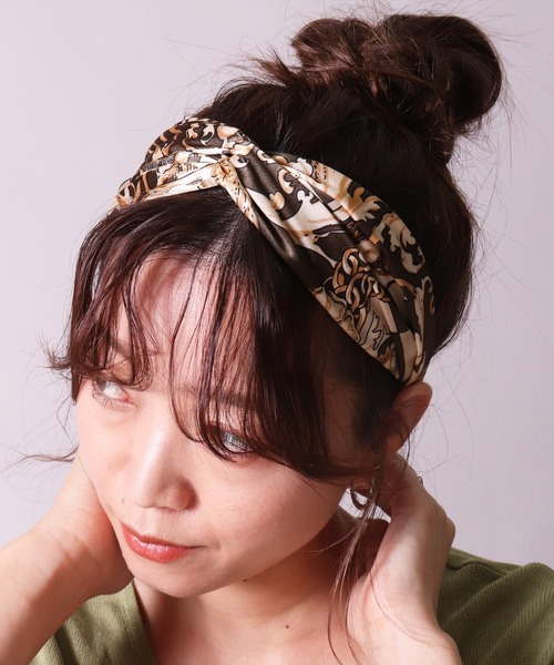 BAYBLO(ベイブロ)の「(CR)【ユニセックス】2WAY チェーン 柄 プリント ツイスト ヘアバンド(ヘアバンド・レディース・ブラック×シルバー/ブラック×ゴールド/ダークグリーン・FREE)」の3枚目の写真