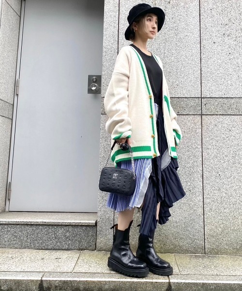 WHITELAND（ホワイトランド）の「WHITELAND/ホワイトランド/スクールカーディガン（カーディガン/ボレロ・レディース・ブラック/アイボリー・FREE）」の3枚目の写真