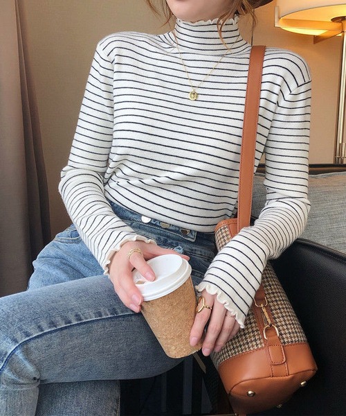 MAISON DE THERESE（メゾン ド テレーズ）の「ハイネック　ボーダー長袖ニットトップス（ニット/セーター・レディース・ブラウン/ブラック/ベージュ/ホワイト・MEDIUM）」の2枚目の写真