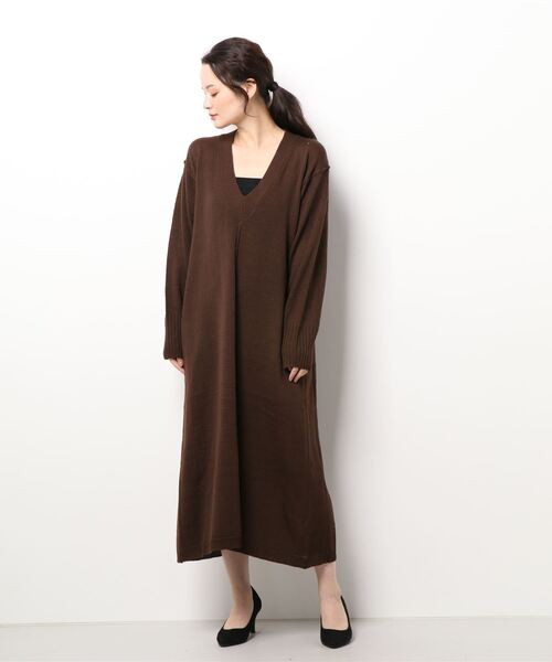 STYLEBLOCK（スタイルブロック）の「アクリルバルキー深Vネックニットワンピース（ワンピース・レディース・ブラック/ホワイト系その他/グレイッシュベージュ/ダークブラウン・M）」の7枚目の写真