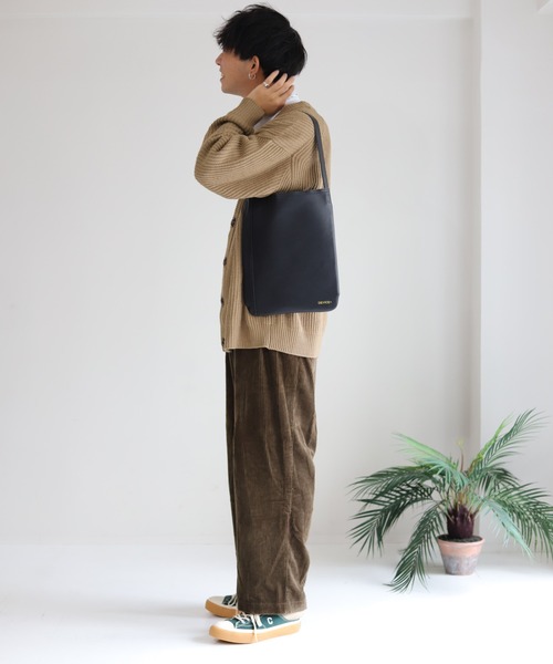 DEVICE+（デバイスプラス）の「DEVICE＋カウレザー オリジナルロゴ トートバッグ（トートバッグ・メンズ・ブラック/ネイビー/ブラウン/グレー・FREE）」の12枚目の写真