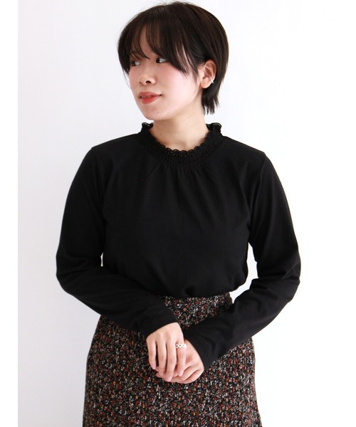 ehka sopo（エヘカソポ）の「シャーリング襟テレコカットソー（Tシャツ/カットソー・レディース・ブラック/オフホワイト/キナリ・ﾌﾘ-）」の3枚目の写真