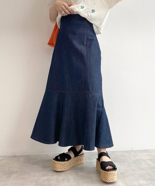 w closet(ダブルクローゼット)の「デニムマーメイドスカート(デニムスカート・レディース・ネイビー/ブラック/ブルー系その他・FREE)」の16枚目の写真