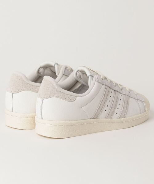 adidas（アディダス）の「スーパースター 82 [Superstar 82] アディダスオリジナルス（メンズ/レディース）（スニーカー・メンズ・ブラック×ホワイト/クリーム/ホワイト×レッド/ホワイト・22.0cm/27.5cm/28.0cm/25.5cm/26.0cm/22.5cm/29.0cm/26.5cm/25.0cm/28.5cm/27.0cm/24.0cm/23.5cm/23.0cm/24.5cm）」の8枚目の写真