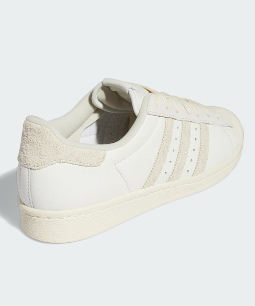 adidas（アディダス）の「スーパースター 82 [Superstar 82] アディダスオリジナルス（メンズ/レディース）（スニーカー・メンズ・ブラック×ホワイト/クリーム/ホワイト×レッド/ホワイト・22.0cm/27.5cm/28.0cm/25.5cm/26.0cm/22.5cm/29.0cm/26.5cm/25.0cm/28.5cm/27.0cm/24.0cm/23.5cm/23.0cm/24.5cm）」の20枚目の写真