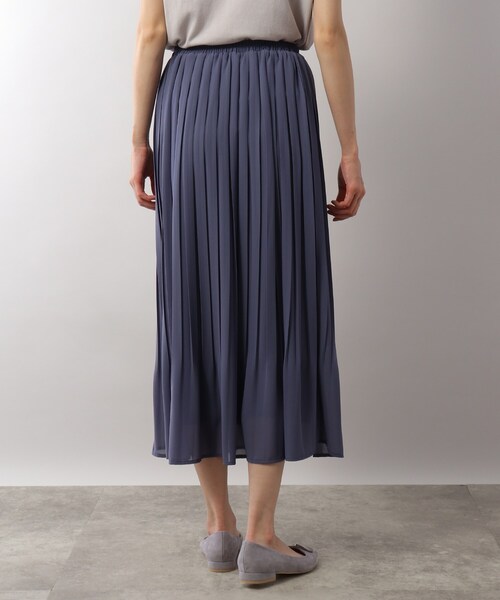 SOUP（スープ）の「◆7色展開/ふわっと揺れるニジイロプリーツスカート（スカート・レディース・チャコールグレー/ブラック/ブルー/グリーン/キャメル/パープル系4/ピンク系・11/09/07）」の13枚目の写真