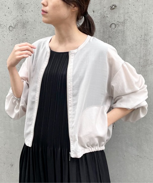 COMME CA ISM(コムサイズム)の「シアーブルゾン(ブルゾン・レディース・ベージュ/グリーン/チャコール・MEDIUM/LARGE)」の2枚目の写真