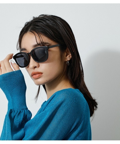 AZUL by moussy(アズールバイマウジー)の「BASIC WELLINGTON EYEWEAR/ベーシックウェリントンアイウェア(サングラス・レディース・ブラック/ブラウン・FREE)」の2枚目の写真