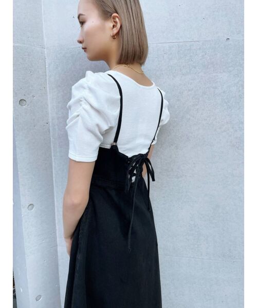 EMODA（エモダ）の「バックレースアップデニムワンピース（ワンピース・レディース・ライトブルー/ブラック/アイボリー・FREE）」の4枚目の写真