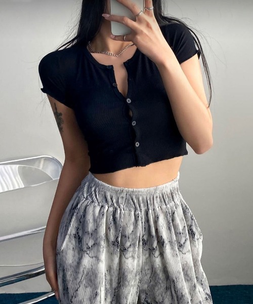 me+em select（ミームセレクト）の「ショート丈リブコンパクトちびTシャツ【韓国製】（Tシャツ/カットソー・レディース・ブラック/グレー/イエロー/アイボリー・FREE）」の8枚目の写真