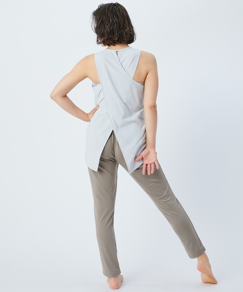 Julier Yoga and Relax(ジュリエヨガアンドリラックス)の「Julier プライムフレックスラッププルオーバー(Tシャツ/カットソー・レディース・ネイビー/ブラウン/ライトグレー・FREE)」の17枚目の写真