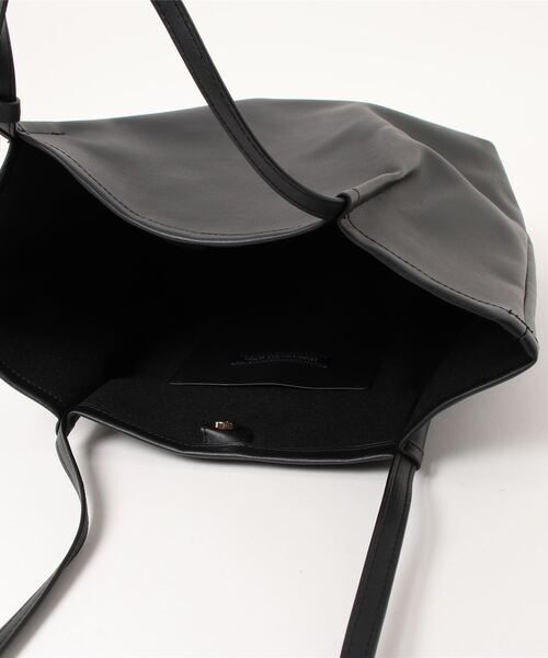 HONEYSUCKLE ROSE（ハニーサックルローズ）の「【HONEYSUCKLE ROSE】フェイクレザートートバッグ【A4対応】（トートバッグ・レディース・ブラック/グレー・ONE SIZE）」の5枚目の写真