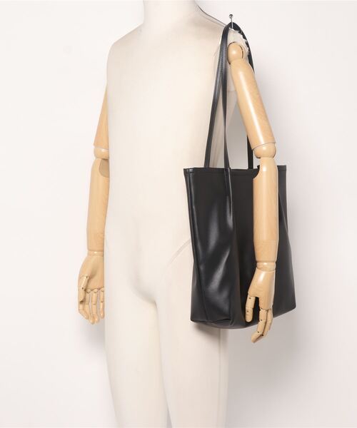 HONEYSUCKLE ROSE（ハニーサックルローズ）の「【HONEYSUCKLE ROSE】フェイクレザートートバッグ【A4対応】（トートバッグ・レディース・ブラック/グレー・ONE SIZE）」の11枚目の写真