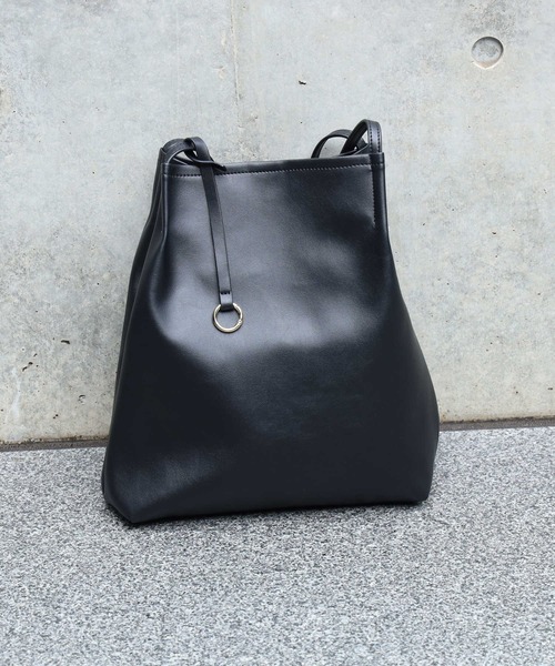 HONEYSUCKLE ROSE（ハニーサックルローズ）の「【HONEYSUCKLE ROSE】フェイクレザートートバッグ【A4対応】（トートバッグ・レディース・ブラック/グレー・ONE SIZE）」の8枚目の写真