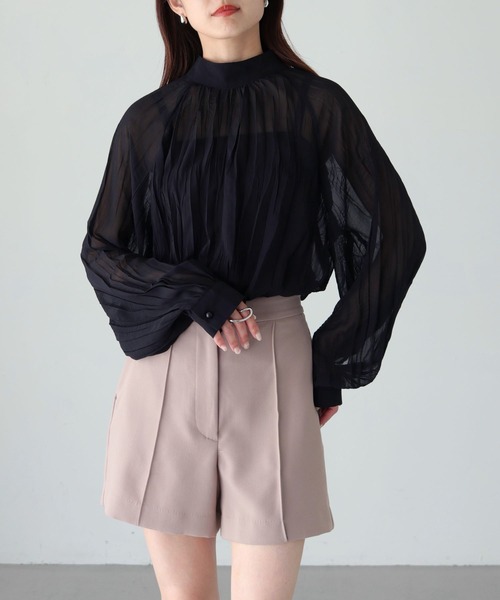 cheriella（シェリエラ）の「【cheriella】WEB限定クリンクルバックデザインラグランブラウス 新色追加（シャツ/ブラウス・レディース・ブラック/グリーン/テラコッタ/アイボリー・M）」の2枚目の写真