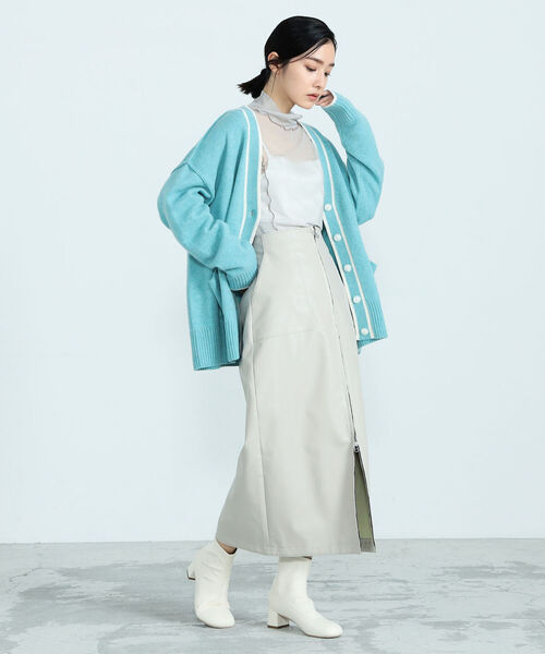 fredy emue（フレディエミュ）の「HAMILTON WOOL 配色Vネックカーディガン（カーディガン/ボレロ・レディース・ライトグレー/オフホワイト/サックスブルー/ライトグリーン・38）」の5枚目の写真