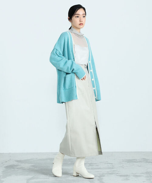 fredy emue（フレディエミュ）の「HAMILTON WOOL 配色Vネックカーディガン（カーディガン/ボレロ・レディース・ライトグレー/オフホワイト/サックスブルー/ライトグリーン・38）」の11枚目の写真