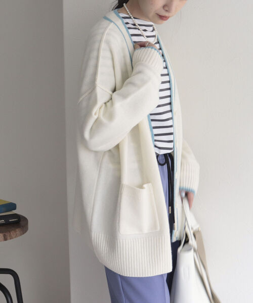 fredy emue（フレディエミュ）の「HAMILTON WOOL 配色Vネックカーディガン（カーディガン/ボレロ・レディース・ライトグレー/オフホワイト/サックスブルー/ライトグリーン・38）」の7枚目の写真