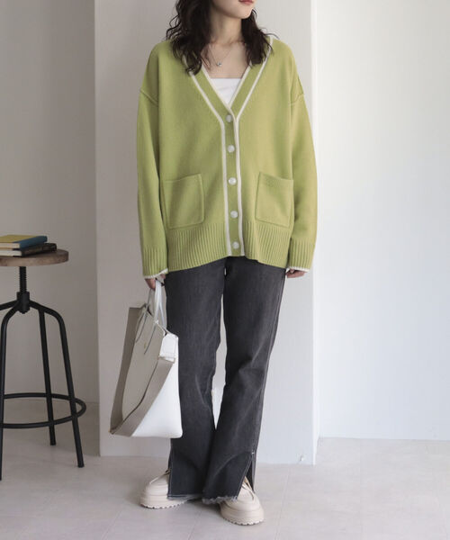 fredy emue（フレディエミュ）の「HAMILTON WOOL 配色Vネックカーディガン（カーディガン/ボレロ・レディース・ライトグレー/オフホワイト/サックスブルー/ライトグリーン・38）」の15枚目の写真