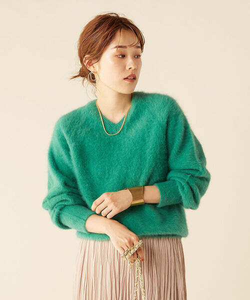 NOLLEY’S（ノーリーズ）の「“ジェンヌコレクションコラボアイテム” 星南のぞみさん ヘアリーVネックプルオーバーニット（ニット/セーター・レディース・ネイビー/オフホワイト/ピンク/グリーン/ベビーピンク/グレイッシュベージュ/ライトブルー・38）」の3枚目の写真