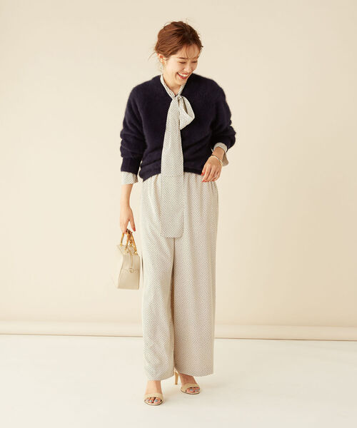 NOLLEY’S（ノーリーズ）の「“ジェンヌコレクションコラボアイテム” 星南のぞみさん ヘアリーVネックプルオーバーニット（ニット/セーター・レディース・ネイビー/オフホワイト/ピンク/グリーン/ベビーピンク/グレイッシュベージュ/ライトブルー・38）」の9枚目の写真