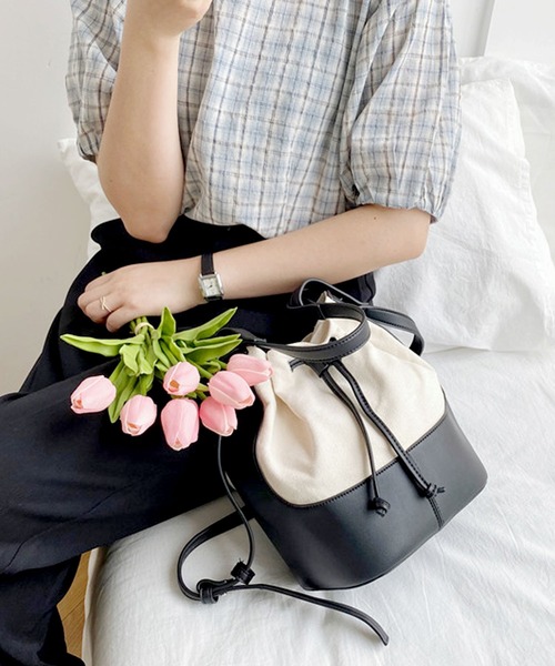 florist(フローリスト)の「【2WAY/3WAY】キャンバス×レザーの巾着ショルダーバッグ/ハンドバッグ(ショルダーバッグ・レディース・ホワイト/ベージュ/キャメル/ブラック・FREE)」の14枚目の写真