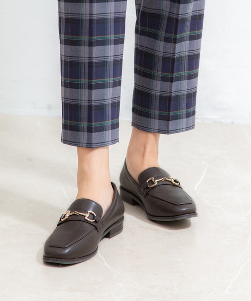 Honeys（ハニーズ）の「ビット付ローファー（ローファー・レディース・ブラック系その他/ブラック/ダークブラウン/アイボリー・L/LL/M/S）」の4枚目の写真