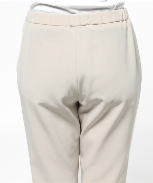 La TOTALITE（ラトータリテ）の「バックギャザーフォルムパンツ。（その他パンツ・レディース・ベージュ/ブラック・38/36）」の7枚目の写真