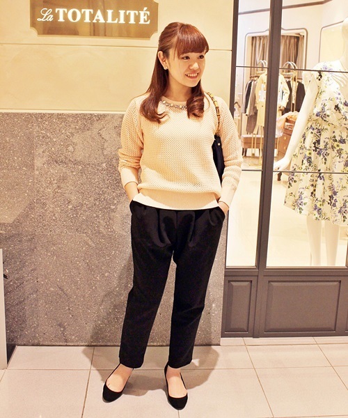 La TOTALITE（ラトータリテ）の「バックギャザーフォルムパンツ。（その他パンツ・レディース・ベージュ/ブラック・38/36）」の13枚目の写真