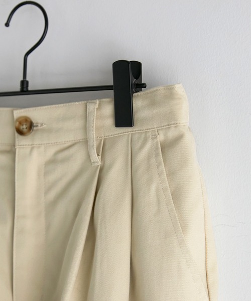 MONO-MART(モノマート)の「2タック ルーズワイドシルエットテーパードチノパンツ(チノパンツ・メンズ・ブラック/アイボリー/オリーブ/ダークネイビー/ベージュ・S/M/L)」の20枚目の写真