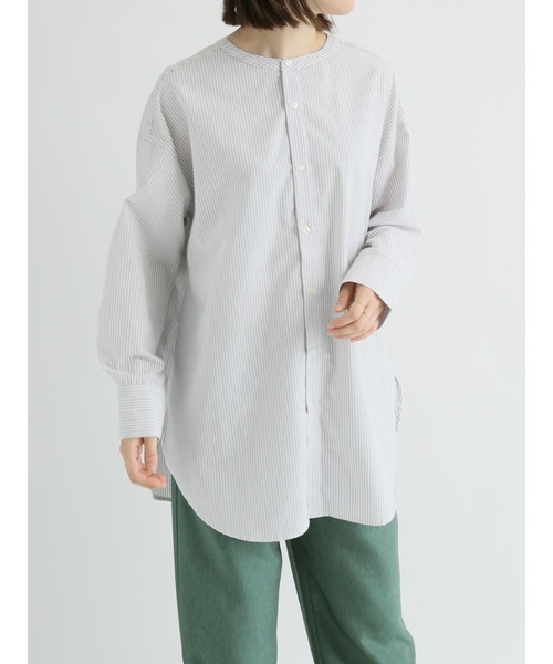 Samansa Mos2 blue(サマンサモスモスブルー)の「柄アソートノーカラーシャツ(シャツ/ブラウス・レディース・グレー/オフホワイト/ブルー・フリ-)」の3枚目の写真