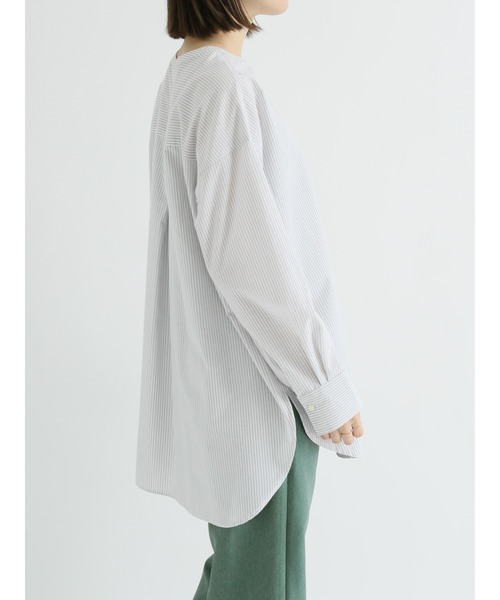 Samansa Mos2 blue(サマンサモスモスブルー)の「柄アソートノーカラーシャツ(シャツ/ブラウス・レディース・グレー/オフホワイト/ブルー・フリ-)」の20枚目の写真