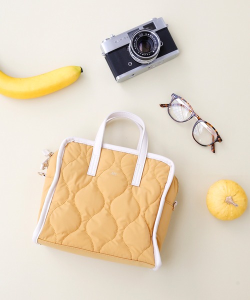 ACCOMMODE（アコモデ）の「バイカラーキルティングショルダーバッグ（ショルダーバッグ・レディース・イエロー/カーキ/アイボリー・FREE）」の4枚目の写真